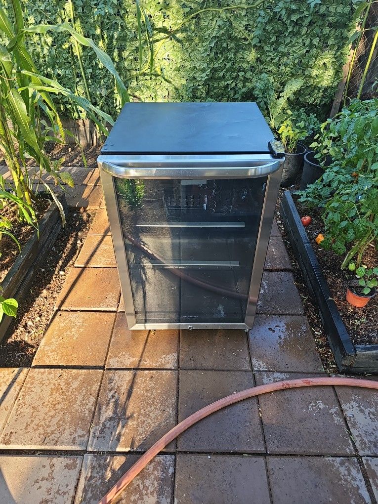 Frigidaire Mini Fridge 