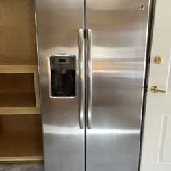GE Energy Star Refrigerator 