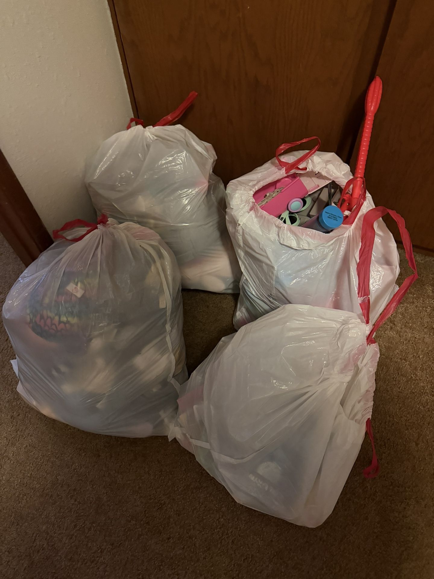 Free toys and stuffed animals. Star Wars & Hatchimals.