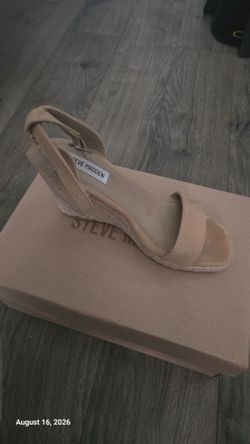 Steve Madden tan wedge sandals