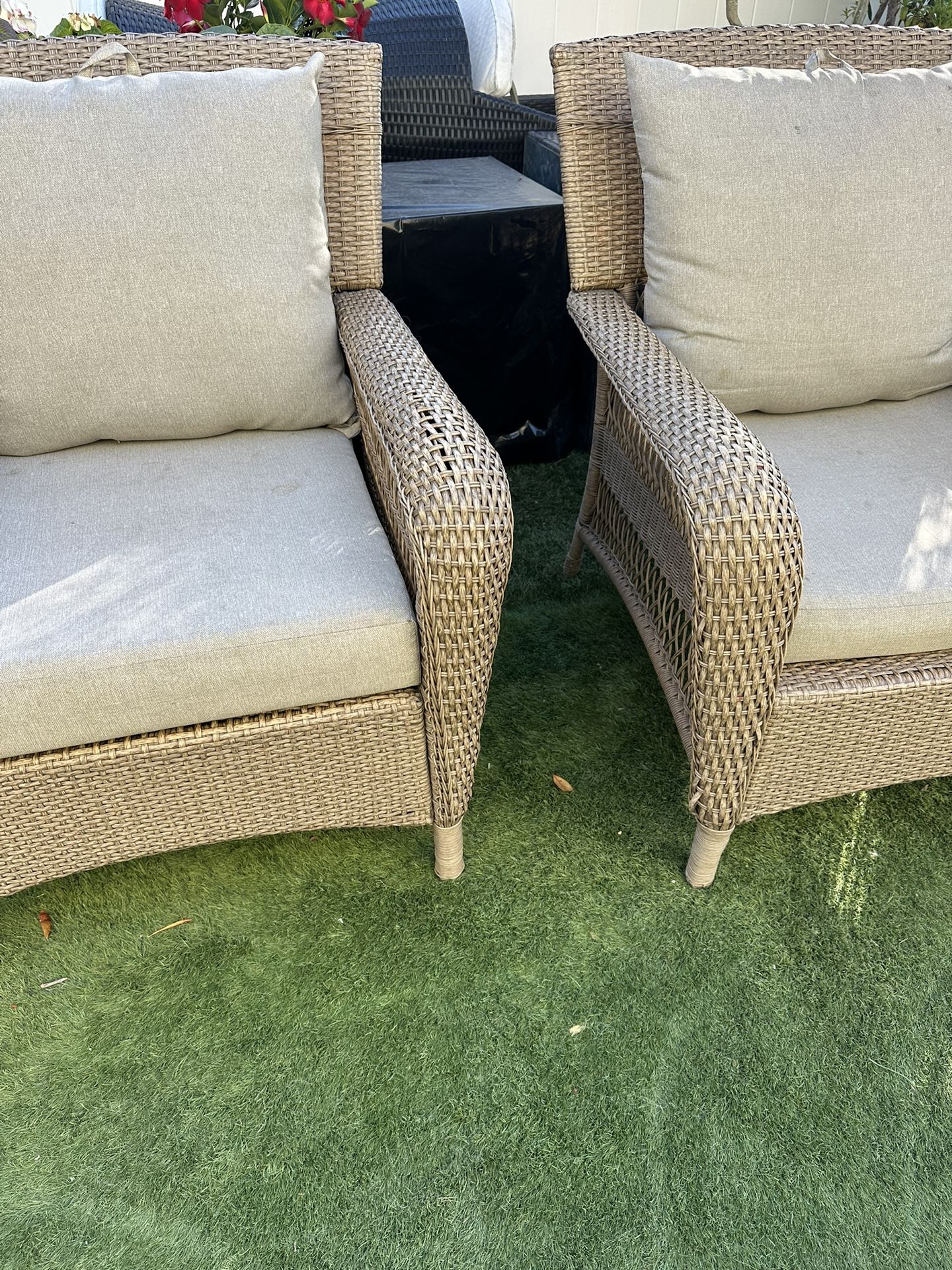 Outdoor Chairs And Table 