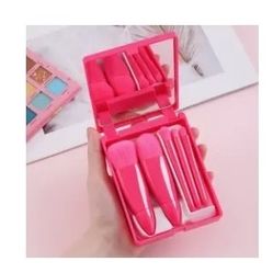 Makeup Brushes And Sponges 