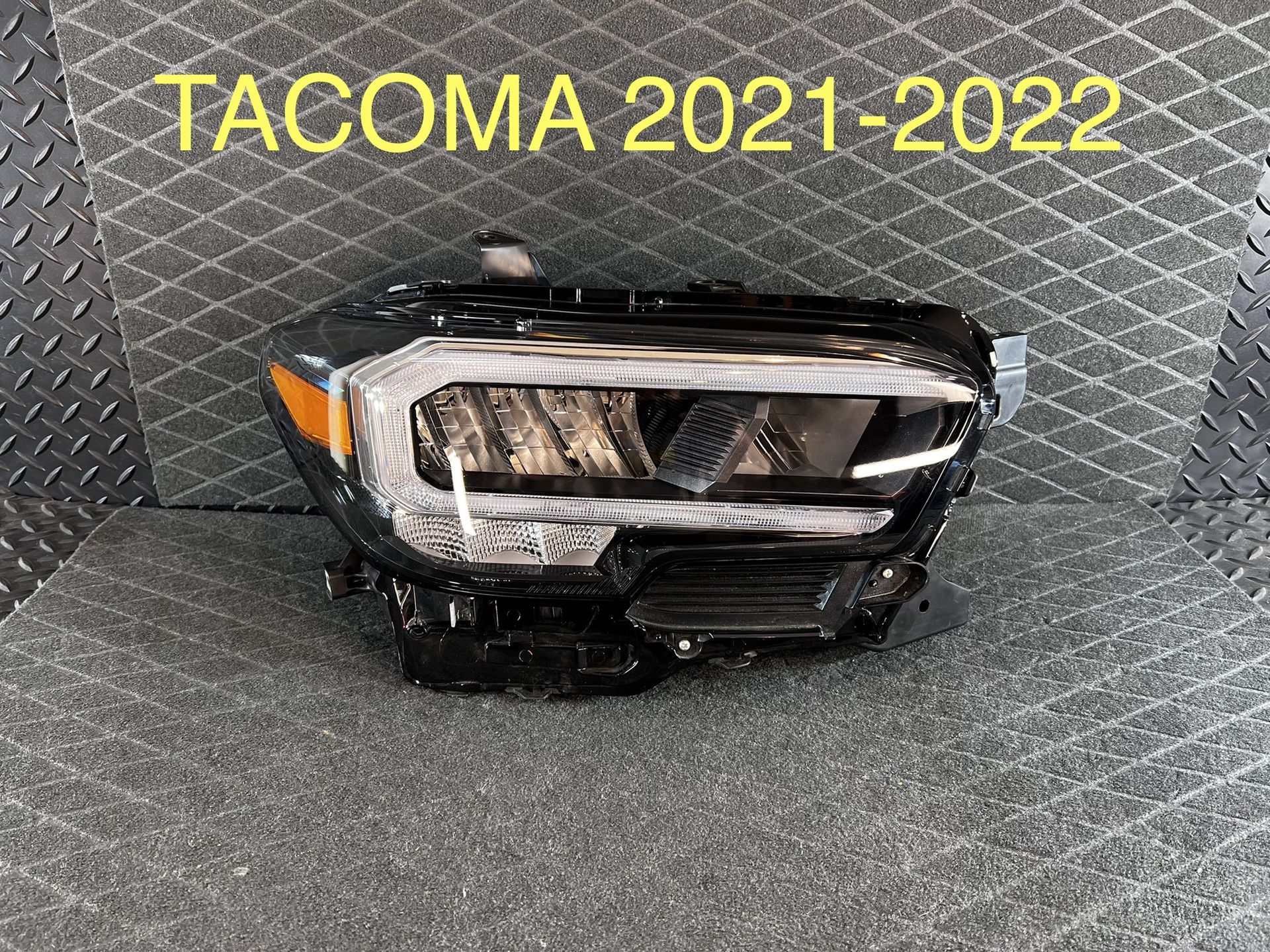 Headlight Tacoma 2021 2022 OEM 