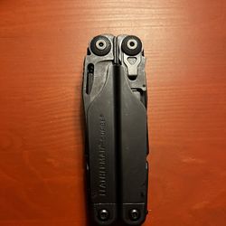 Leatherman surge multitool