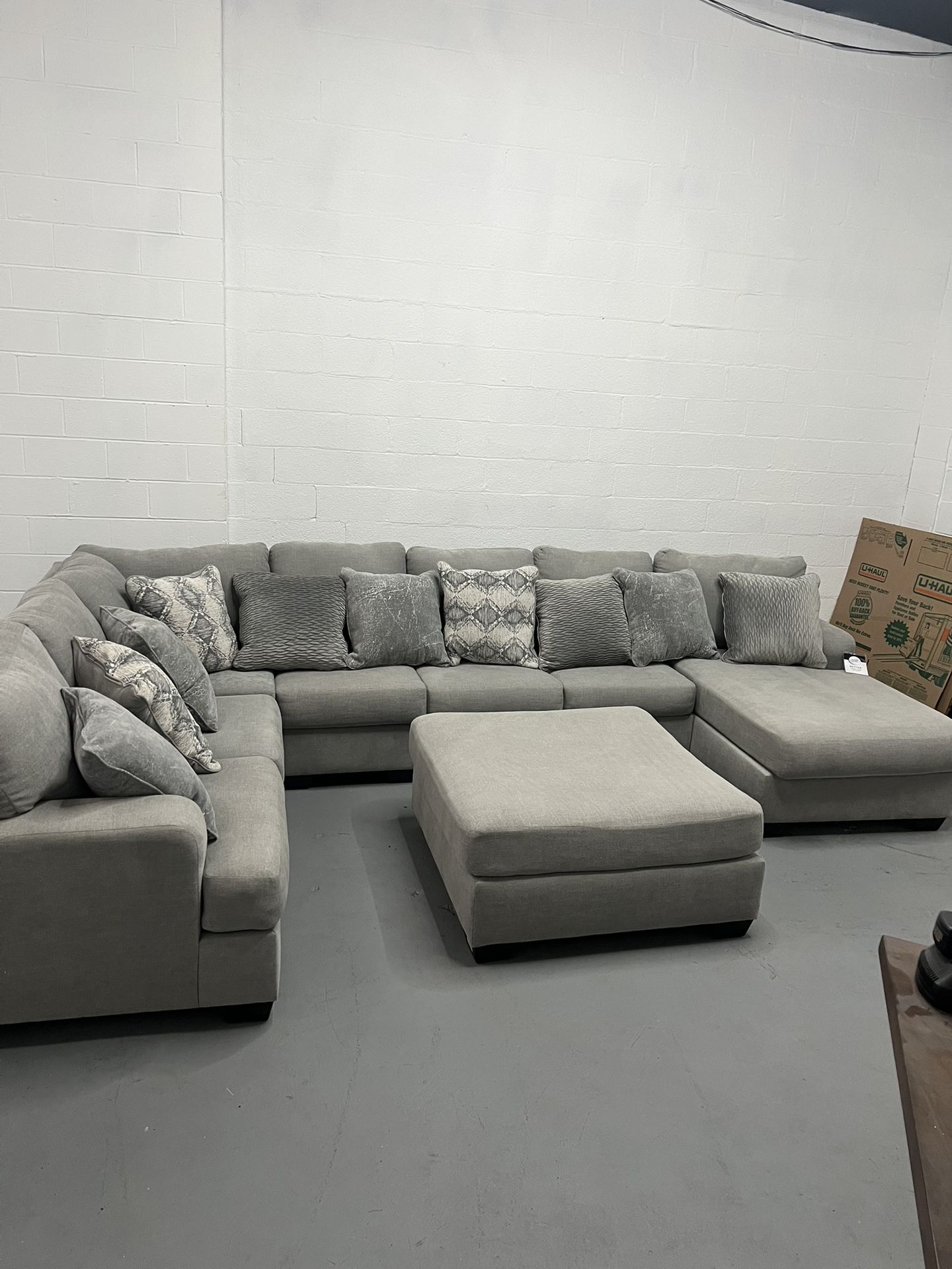 (Free Delivery) New Ashley Furniture Keener 6 Pc Fabric Sectional Sofa Couch W/ Ottoman