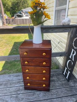 Stunning solid wood 5 drawer lingerie chest / nightstand / accent cabinet