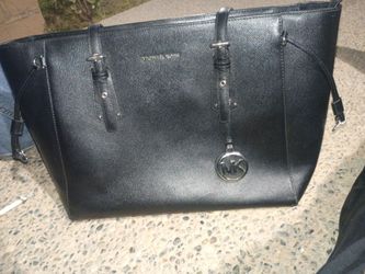 Selling an authentic black Michael Kors Voyager tote bag