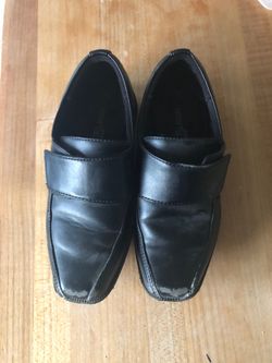 Boys dress shoes - black size 11 youth