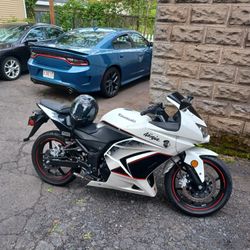 2011 Kawasaki Ninja 250 Cc And Honda Cbr 600 Cc