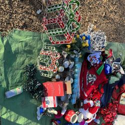 Outdoor Decorations Presents (3)