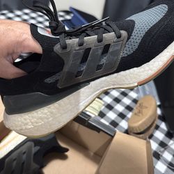 Adidas ultra boost 21 size 9 1/2