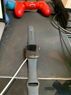 Apple Watch serie4 little craked it work amazing