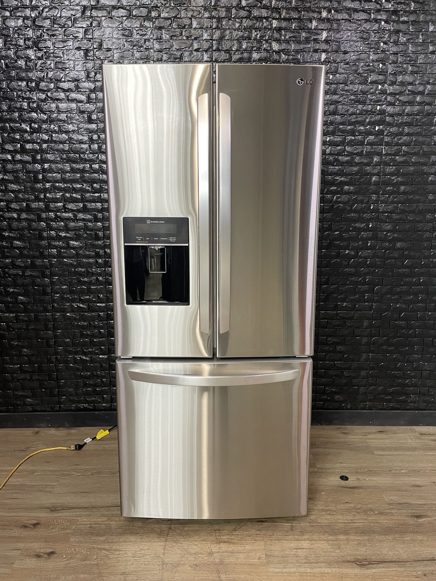 LG Refrigerator w/Warranty! R1696A