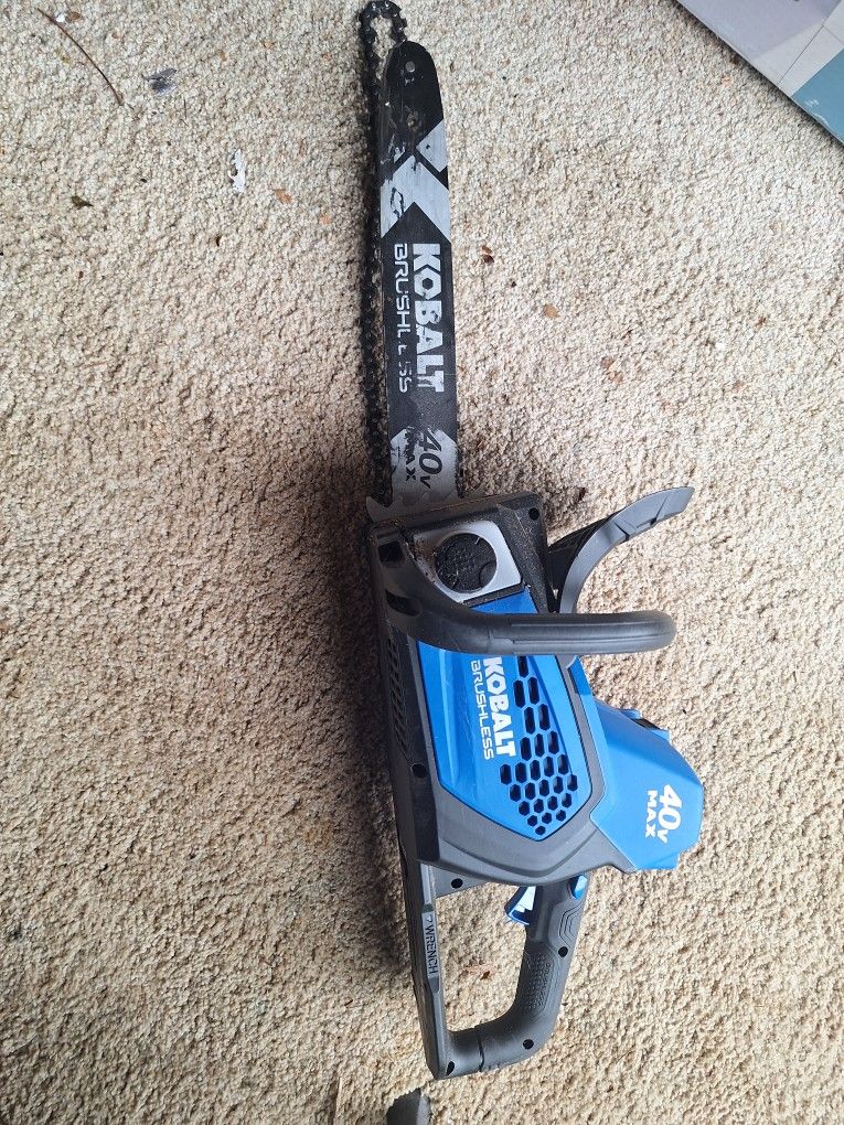 KOBALT 40 VOLT BATTERY OPERATED CHAINSAW.
