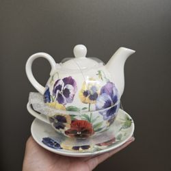 Small Tea Pot / Tetera Chiquita