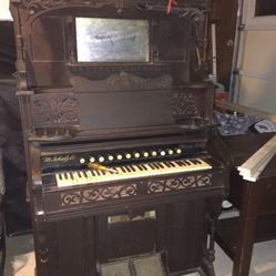 Antique Pump Organ 