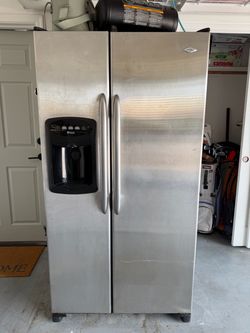 Refrigerator (Great for the garage)
