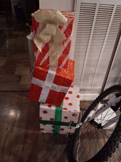 Lighted Christmas Gift Box Decoration Set