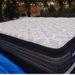 Full Size Mattress And Box Spring 