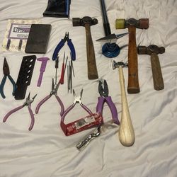 Jewlrey Making Tools And Many, Many Creative Stones & Supplies