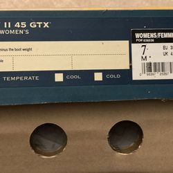 New Womens Danner boots Sz 7 