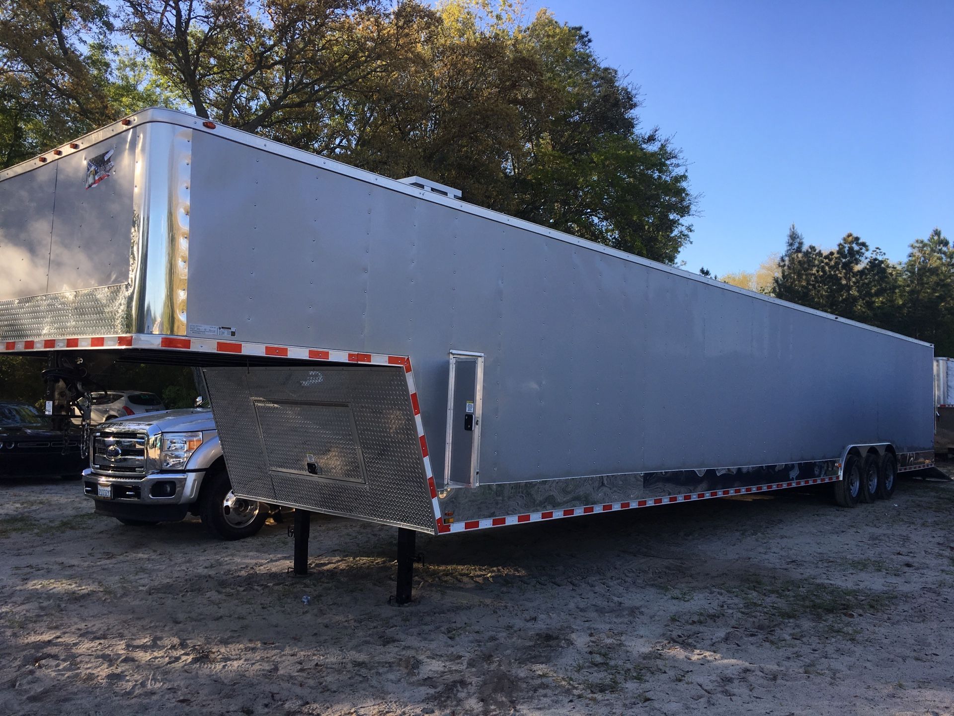 52ft Gooseneck Enclosed Trailer for Sale in Sacramento, CA OfferUp