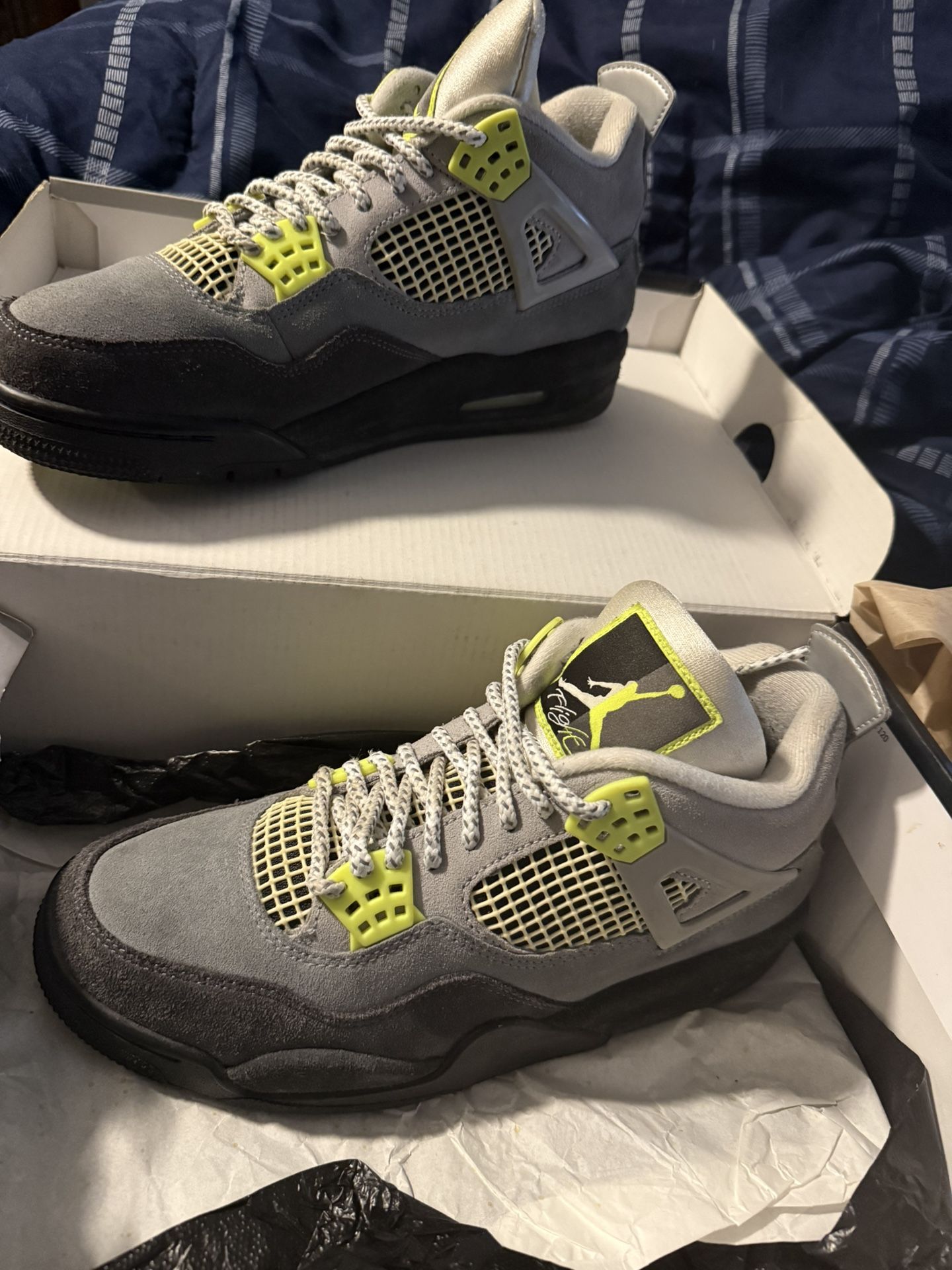 Jordan 4 Neon