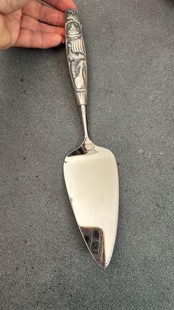 VINTAGE H.S. TINN PEWTER NORGE PICTORIAL HANDLE STAINLESS PIE & CAKE SERVER