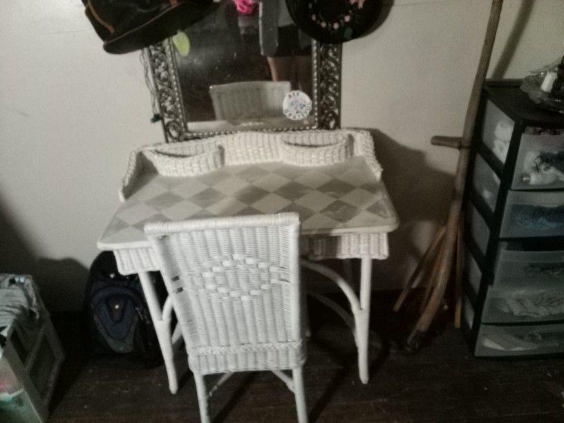 Vanity Table W Chair