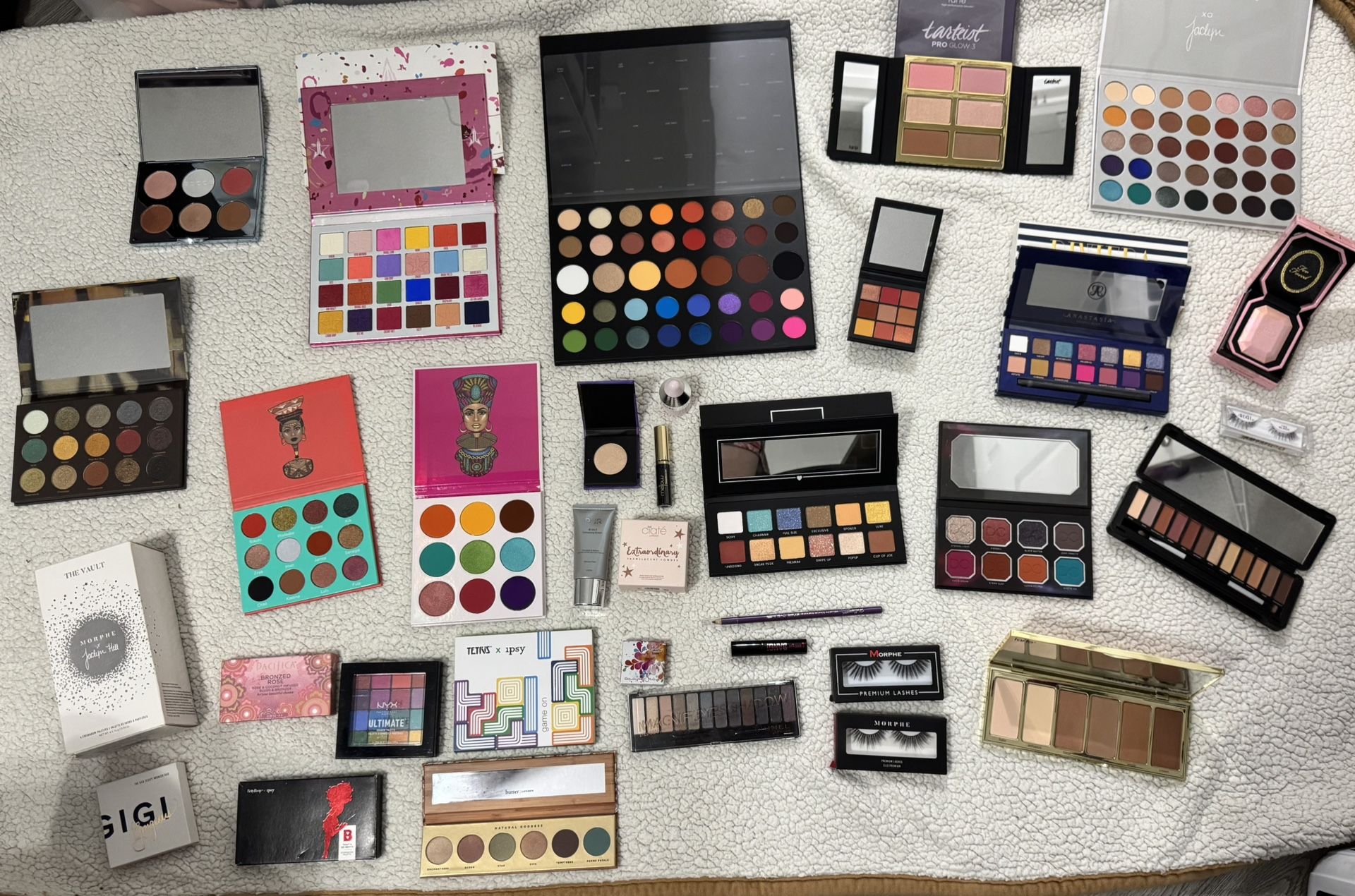 Variety of new, never-before-used makeup! High- and mid-range brands.