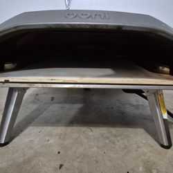 Used ( But In Good Condition And Well Maintained) Ooni Koda 16 With Wooden Peels , Turning Peel And Various Accessories 