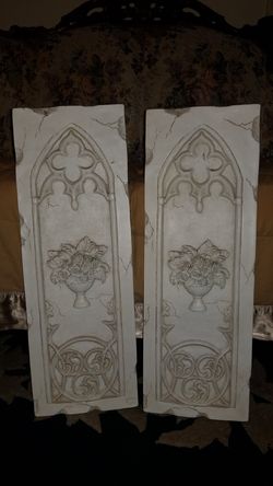 2 wall decorations