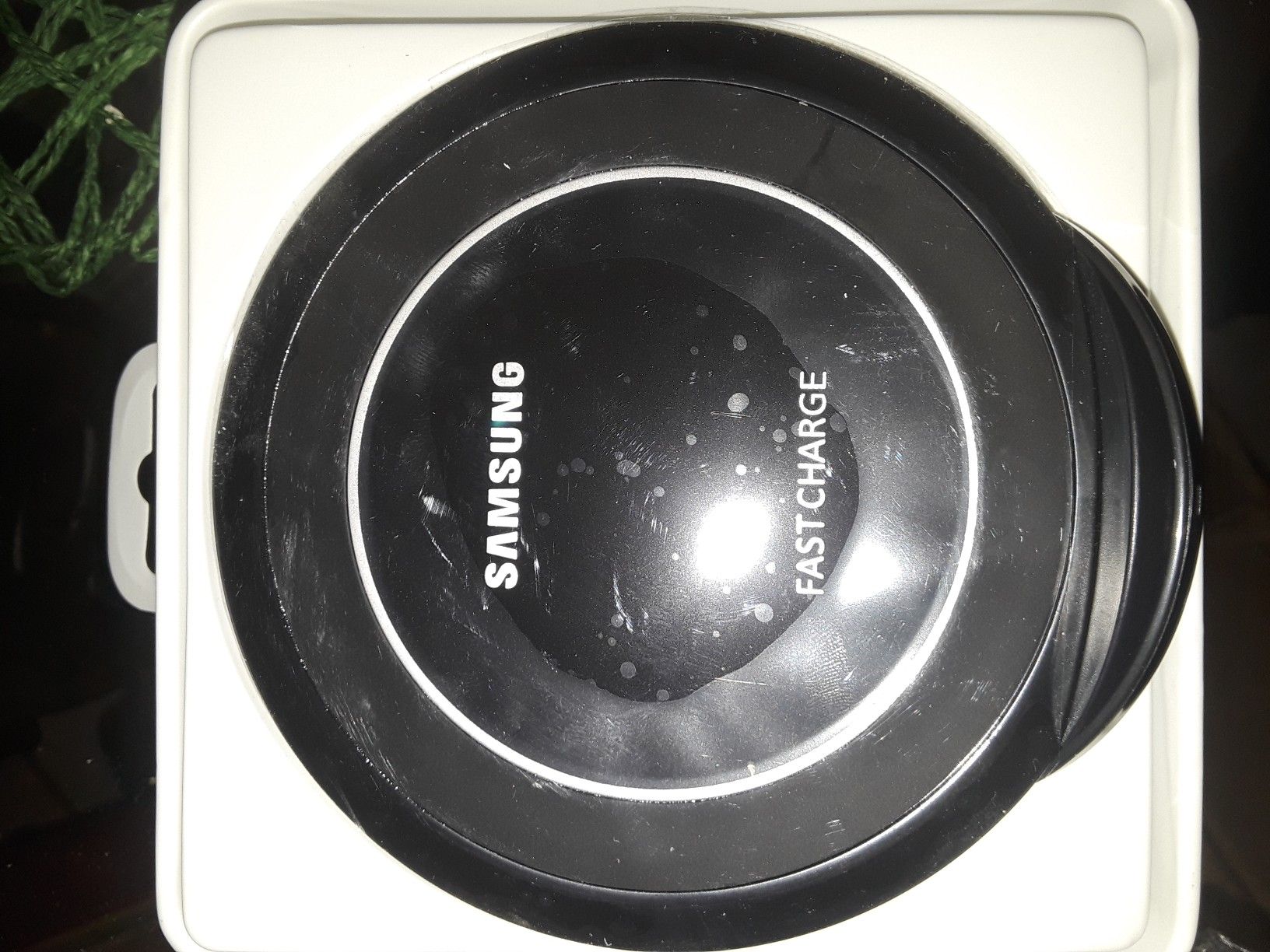 Brand new wireless phone charger for iPhone 8 X or Samsung galaxy s6 s7 s8 s9 or note. Xperia.