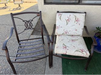 Garden iron chair the set of 4.