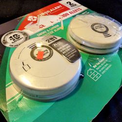 Smoke & Carbon Monoxide Alarm 2-pack - Voice & Location Alerts (Never Used See Details) • Smoke Alarms, Carbon Monoxide Detector, Home Security Impro 