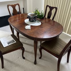 Hardwood Dining Table With 4 Chairs Comes With Leaf 