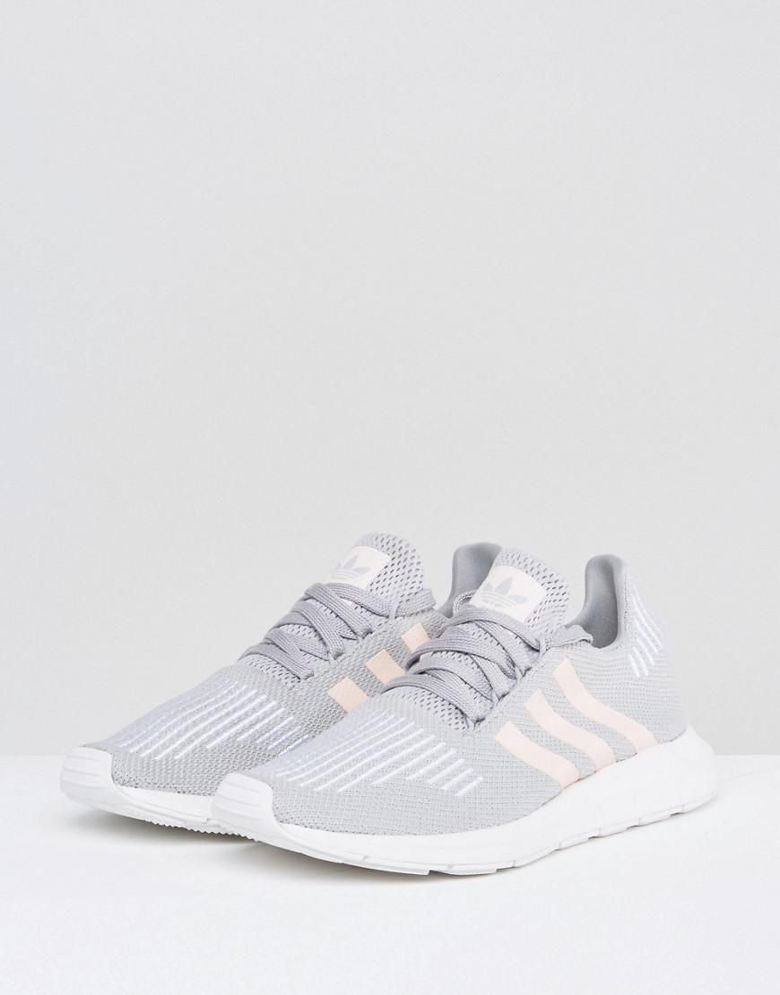 Women’s Size 7 Adidas