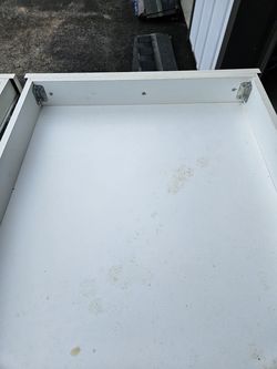 Drawers with metal slides