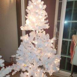6 Feet Tall Chrtmas Tree.. Some Ligths Don't Work But U Can Always Conect Extra Ligths