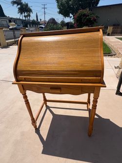 Roll up desk