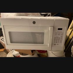 GE Full Size Under Cabinet White Microwave