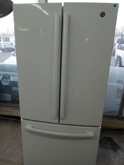 GE 33" white french door refrigerator - Free delivery