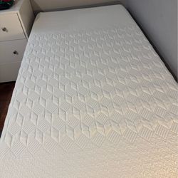 Twin XL heavy duty bed frame and mattress