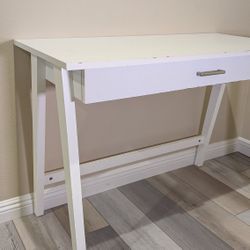 Writing desk (white)