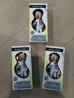 Justin Turner #10 LA Dodgers Bobblehead (x3) looking for trades