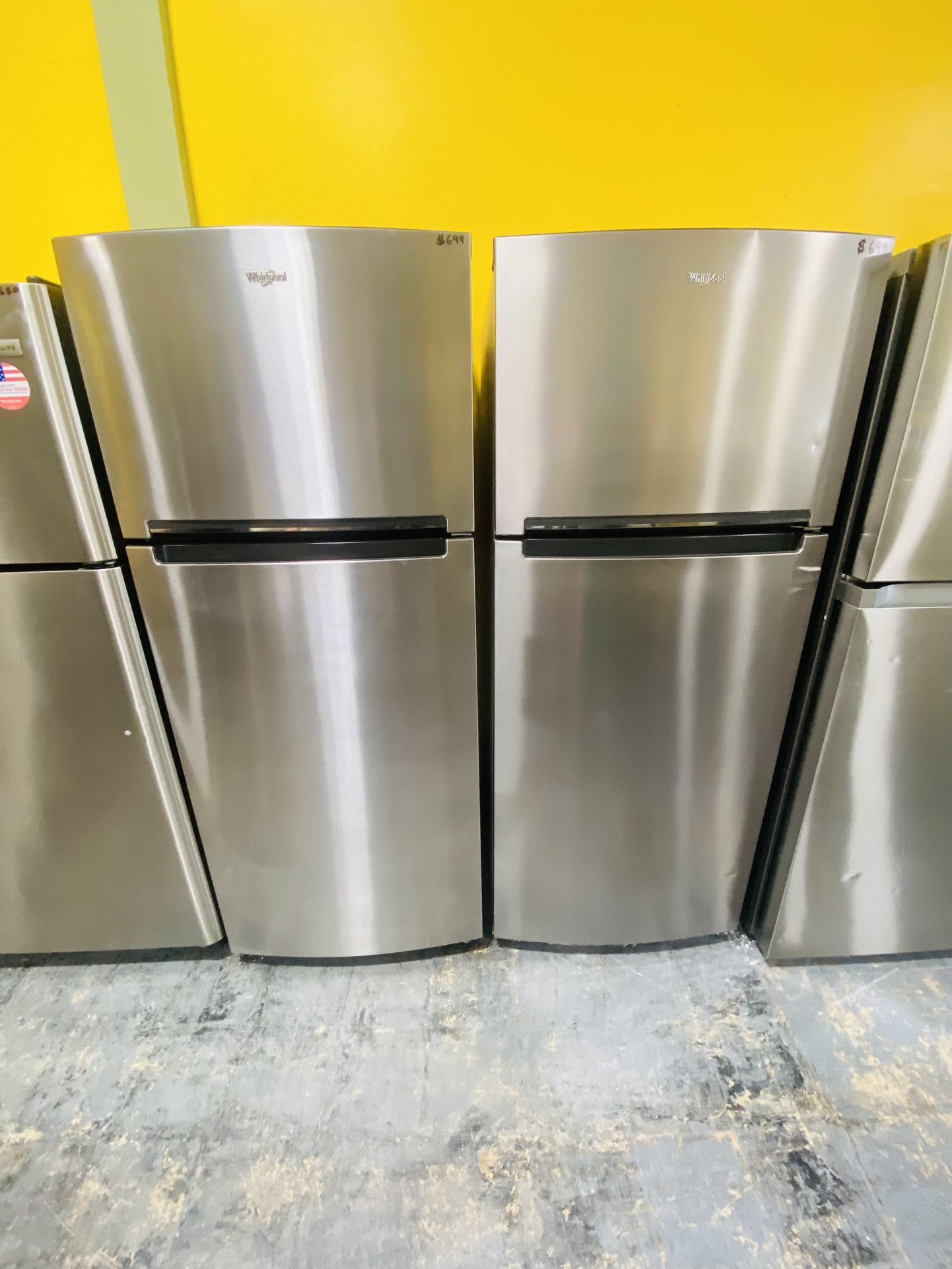 Whirlpool Refrigerator Top Freezer 28”