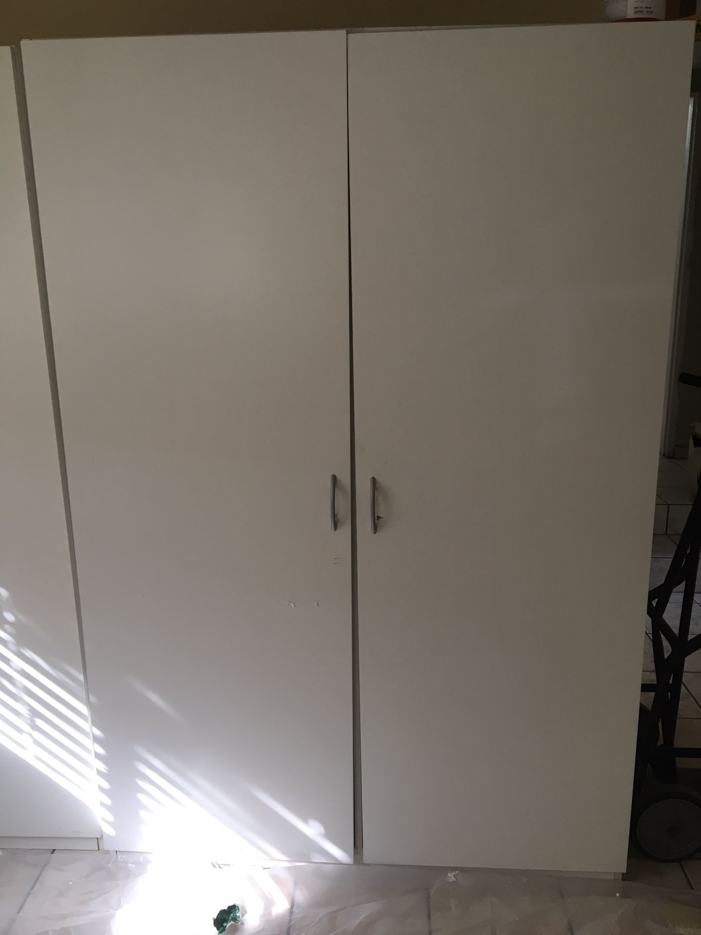 Wardrobe cabinet with shelves