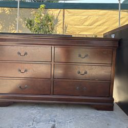 Bed Room Dresser