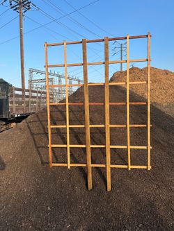 5’ x 4’ wooden trellis