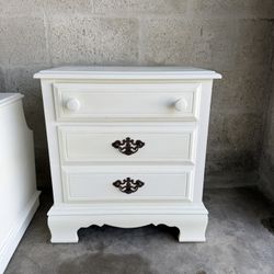 White 3-Drawer Nightstand / End Table
